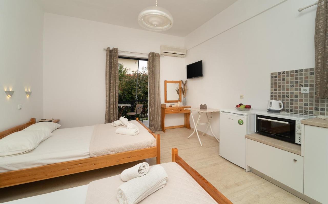 Tsimiklis Apartments ฟีนีคุนตา ภายนอก รูปภาพ