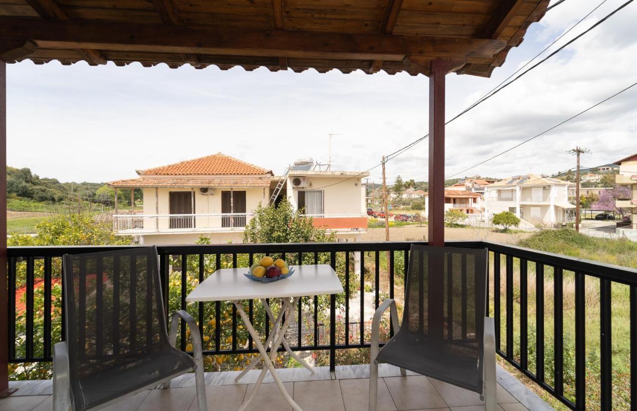 Tsimiklis Apartments ฟีนีคุนตา ภายนอก รูปภาพ
