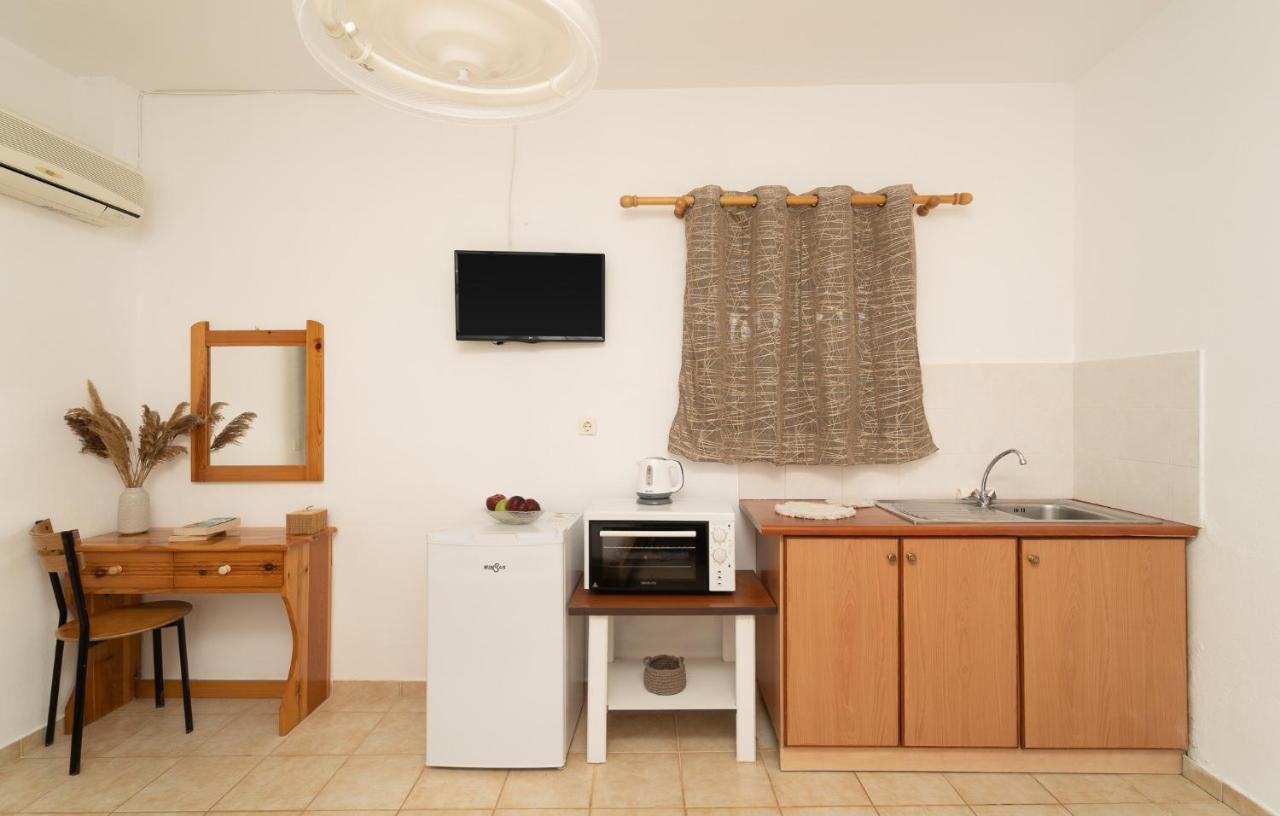 Tsimiklis Apartments ฟีนีคุนตา ภายนอก รูปภาพ