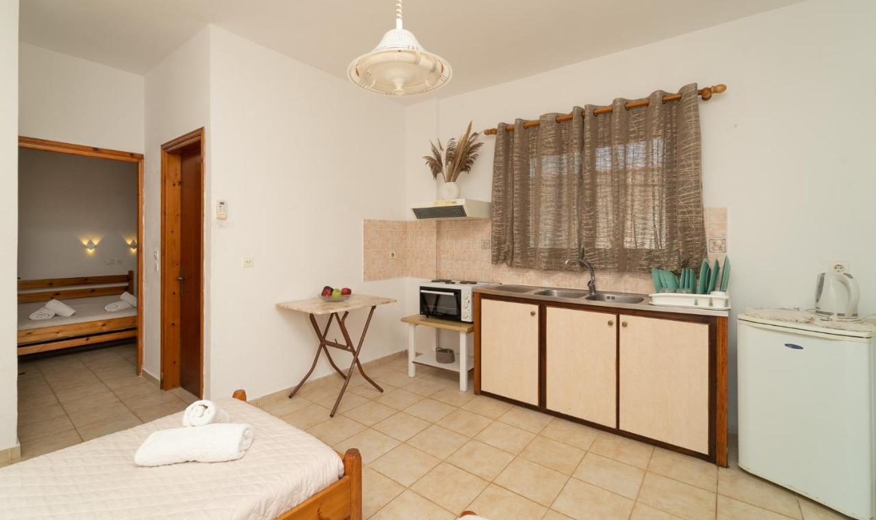 Tsimiklis Apartments ฟีนีคุนตา ภายนอก รูปภาพ