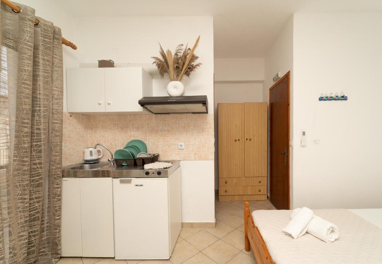 Tsimiklis Apartments ฟีนีคุนตา ภายนอก รูปภาพ