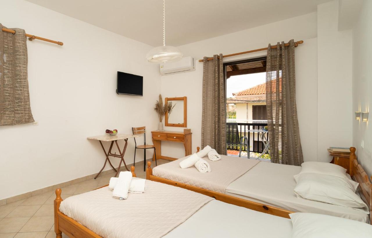 Tsimiklis Apartments ฟีนีคุนตา ภายนอก รูปภาพ