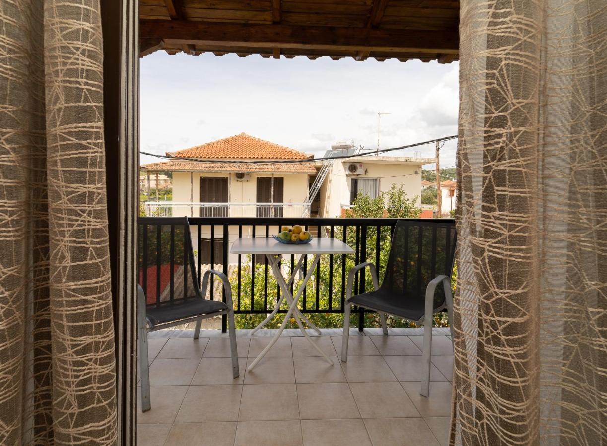 Tsimiklis Apartments ฟีนีคุนตา ภายนอก รูปภาพ