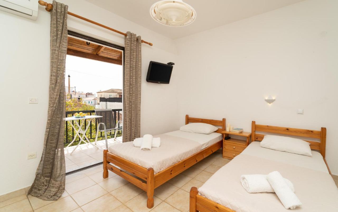 Tsimiklis Apartments ฟีนีคุนตา ภายนอก รูปภาพ
