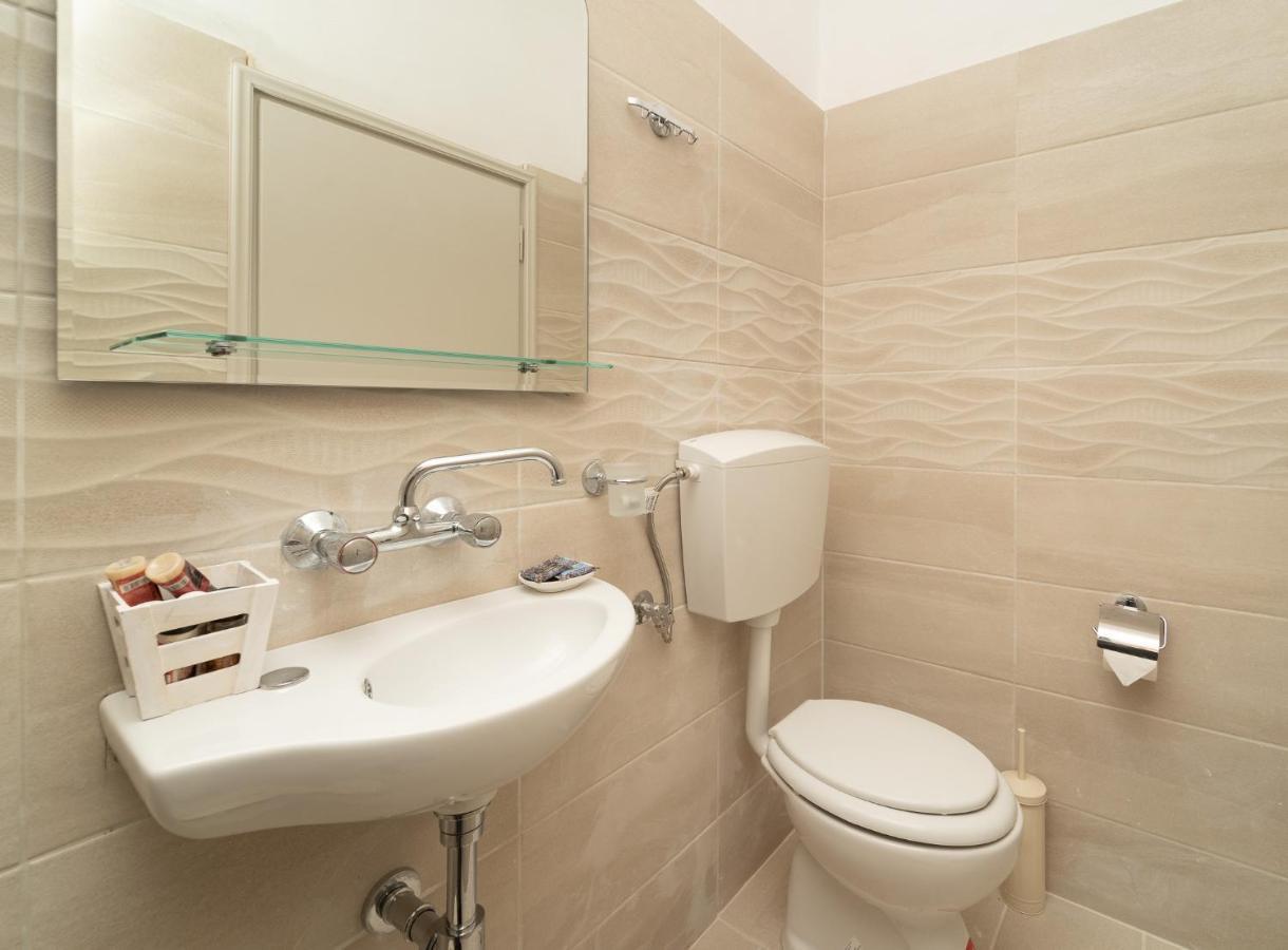 Tsimiklis Apartments ฟีนีคุนตา ภายนอก รูปภาพ