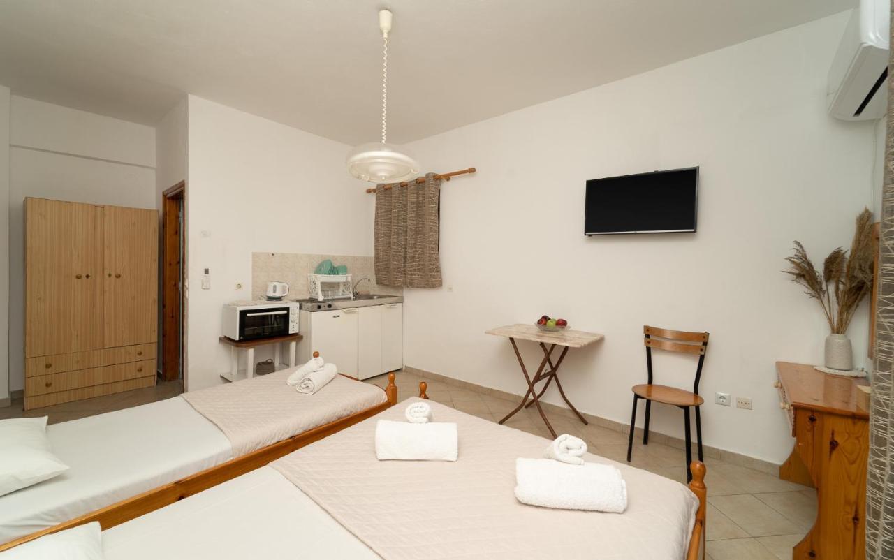 Tsimiklis Apartments ฟีนีคุนตา ภายนอก รูปภาพ