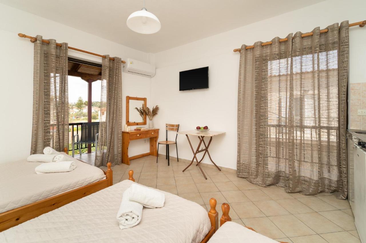 Tsimiklis Apartments ฟีนีคุนตา ภายนอก รูปภาพ