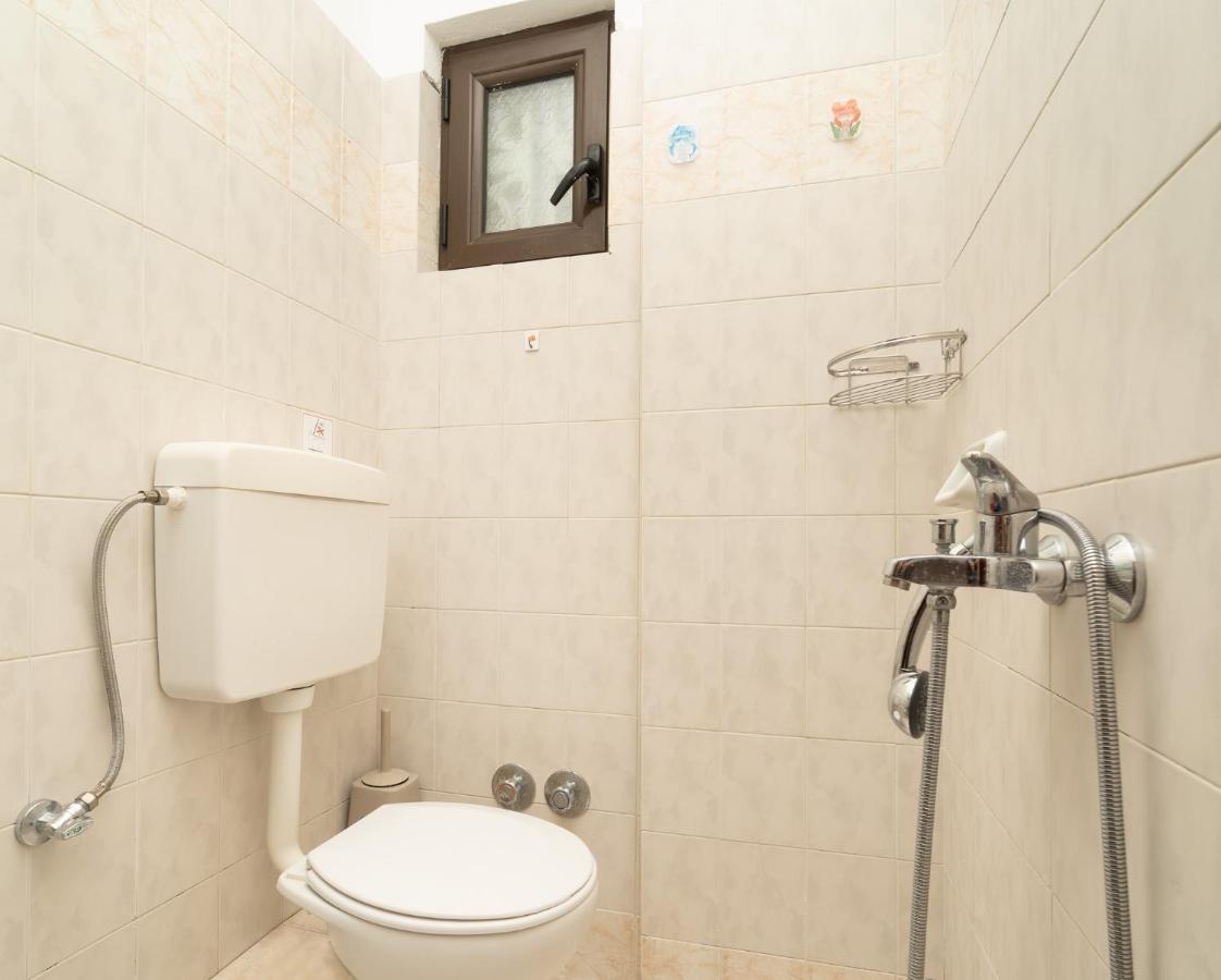 Tsimiklis Apartments ฟีนีคุนตา ภายนอก รูปภาพ
