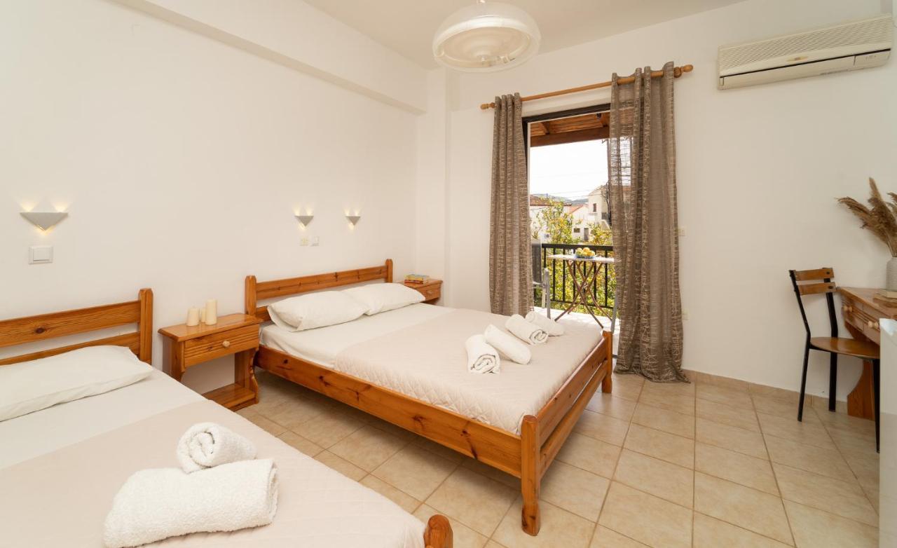 Tsimiklis Apartments ฟีนีคุนตา ภายนอก รูปภาพ