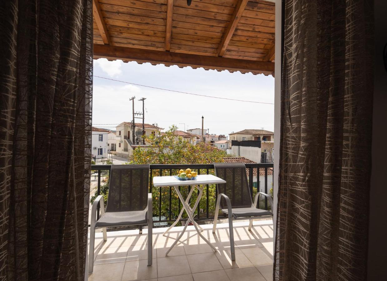 Tsimiklis Apartments ฟีนีคุนตา ภายนอก รูปภาพ