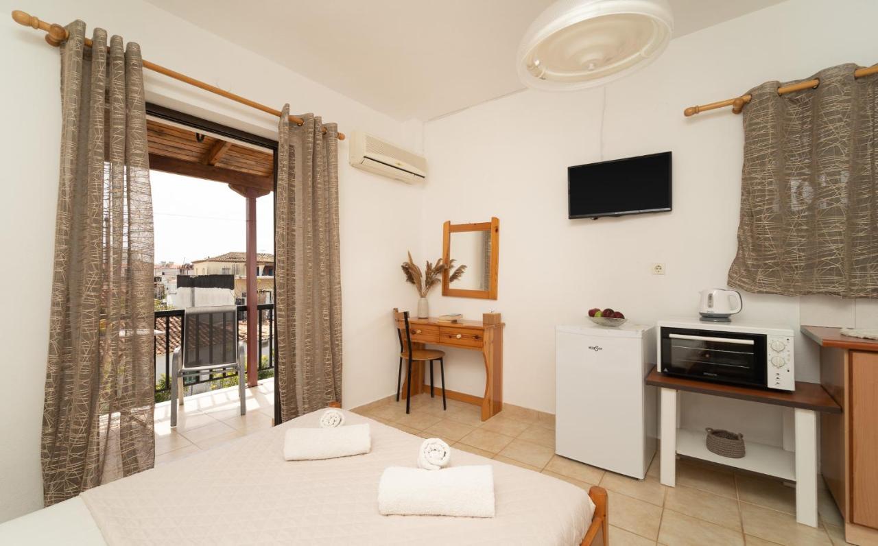 Tsimiklis Apartments ฟีนีคุนตา ภายนอก รูปภาพ